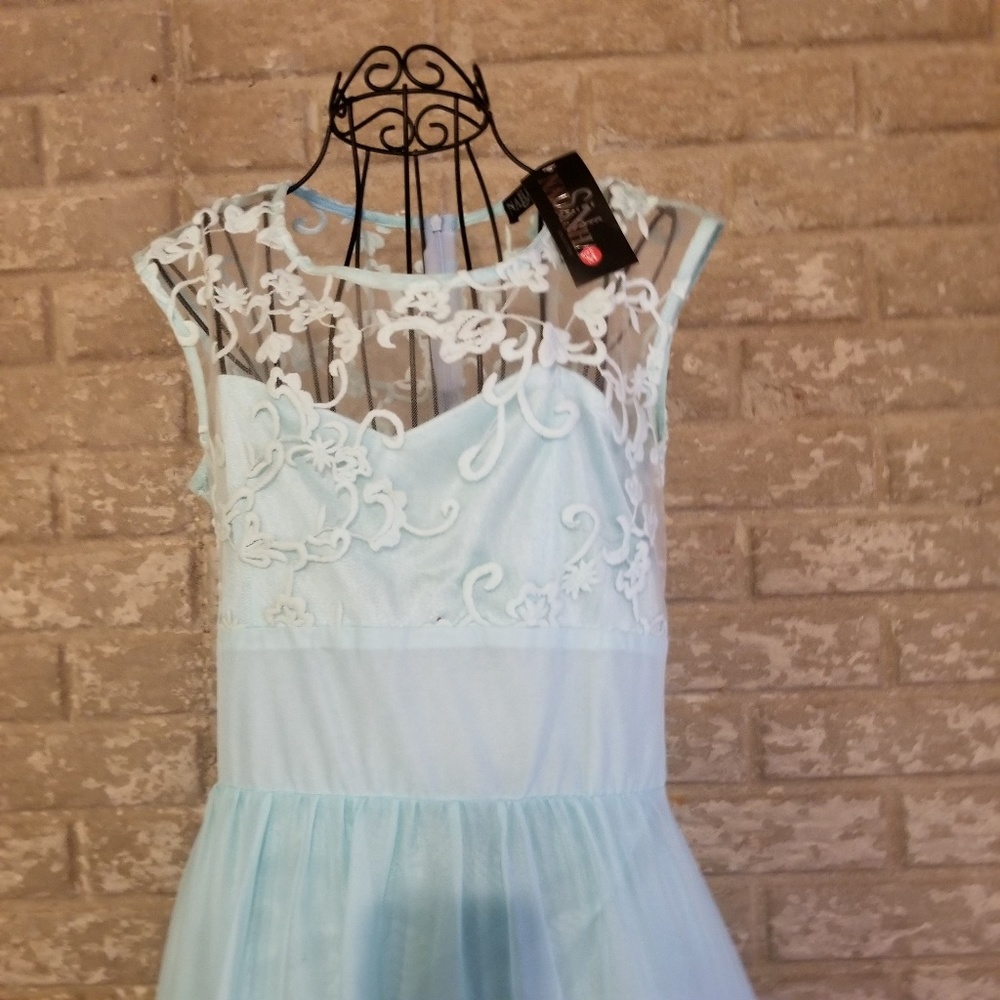 Absolutely Stunning evening gown - Picture 4 of 7